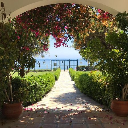 Marbella - Estepona Beach Frontline Apartment ภายนอก รูปภาพ