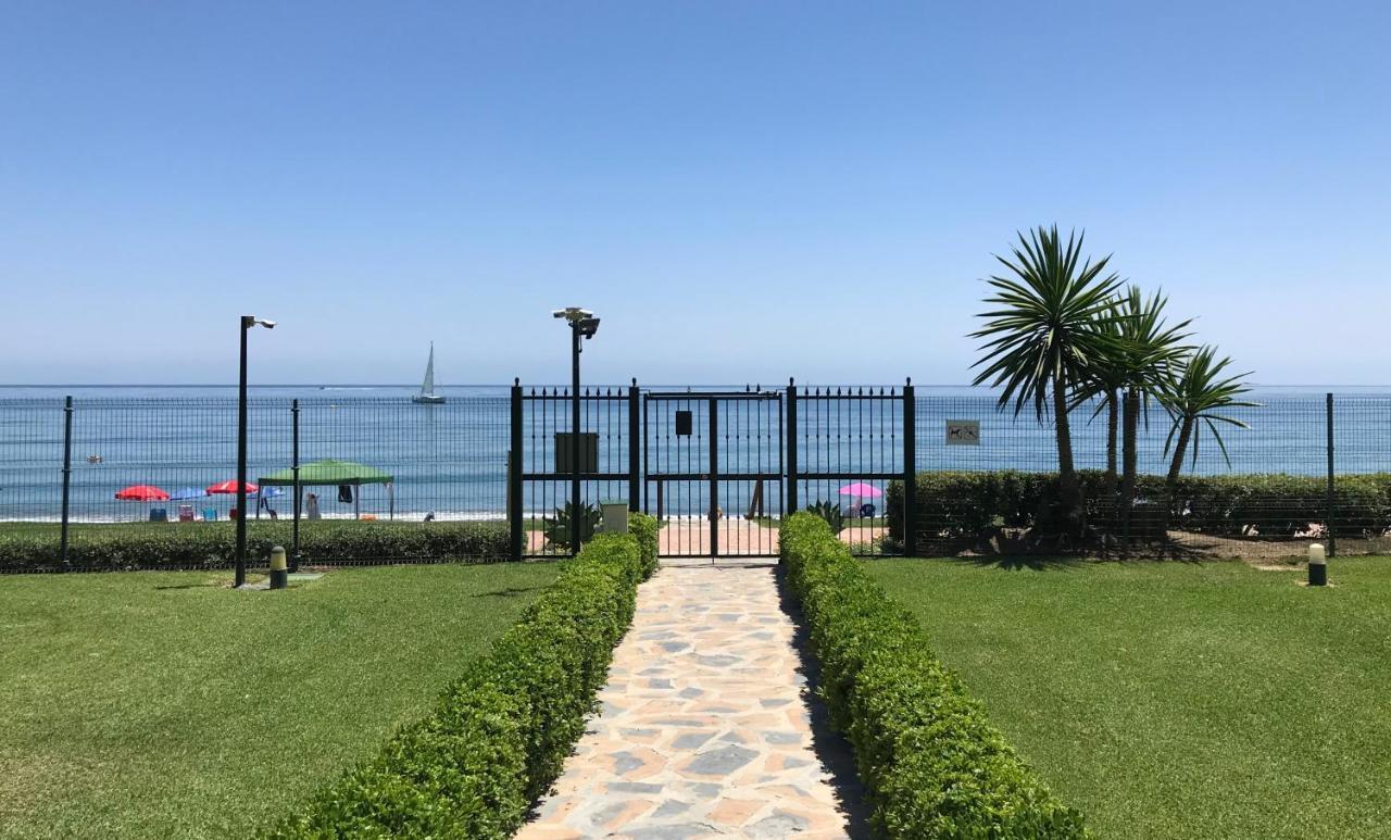 Marbella - Estepona Beach Frontline Apartment ภายนอก รูปภาพ