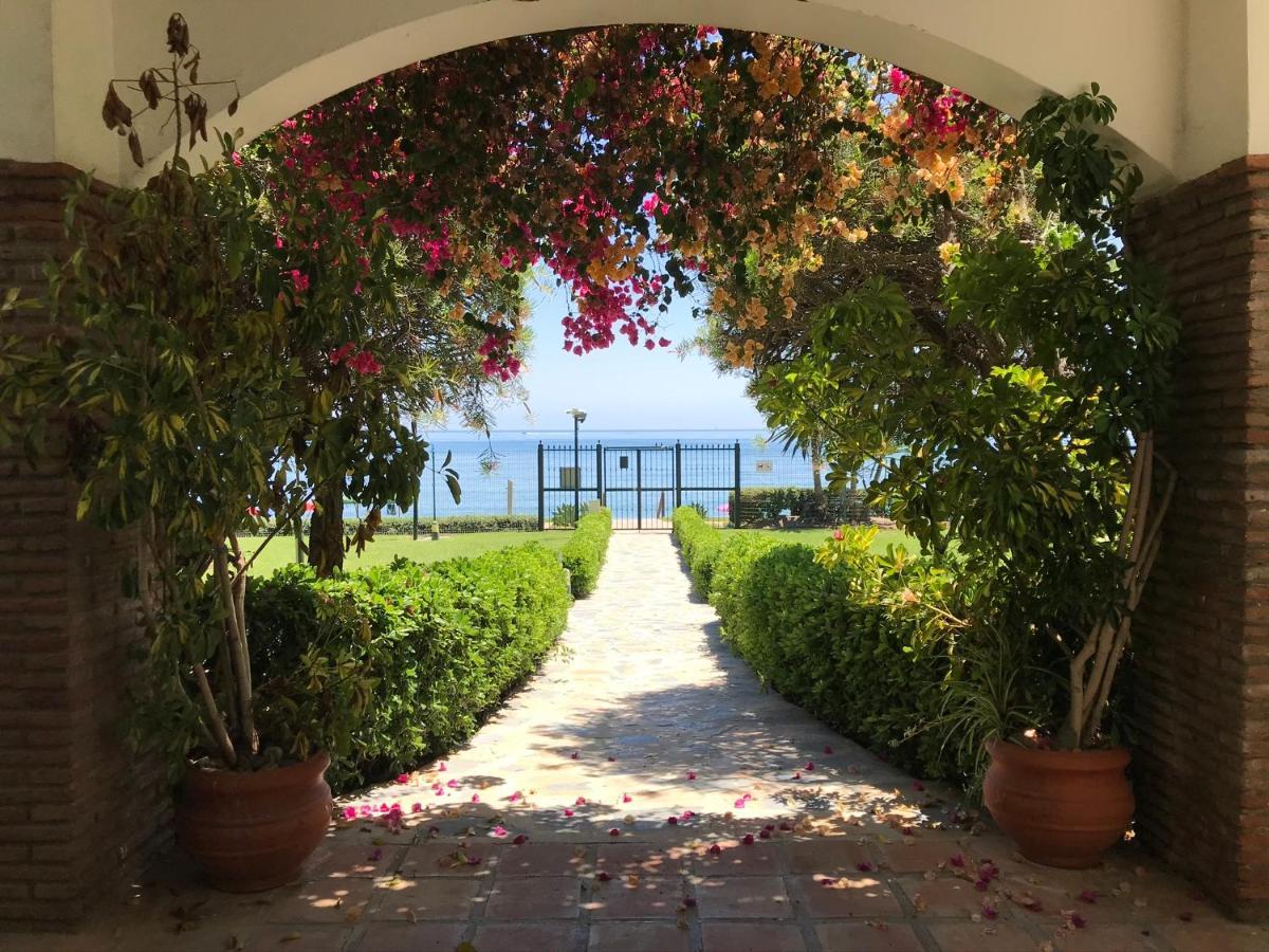 Marbella - Estepona Beach Frontline Apartment ภายนอก รูปภาพ