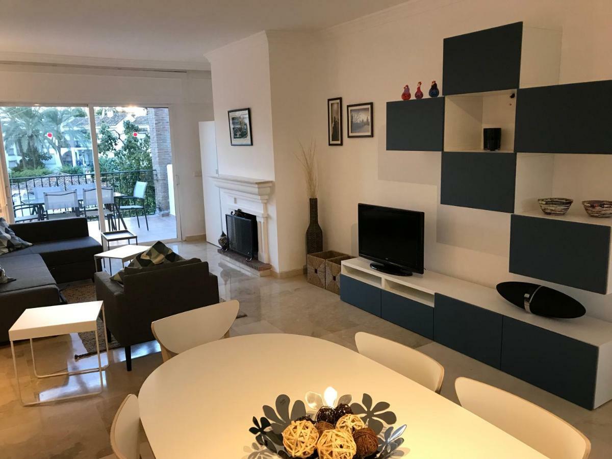Marbella - Estepona Beach Frontline Apartment ภายนอก รูปภาพ