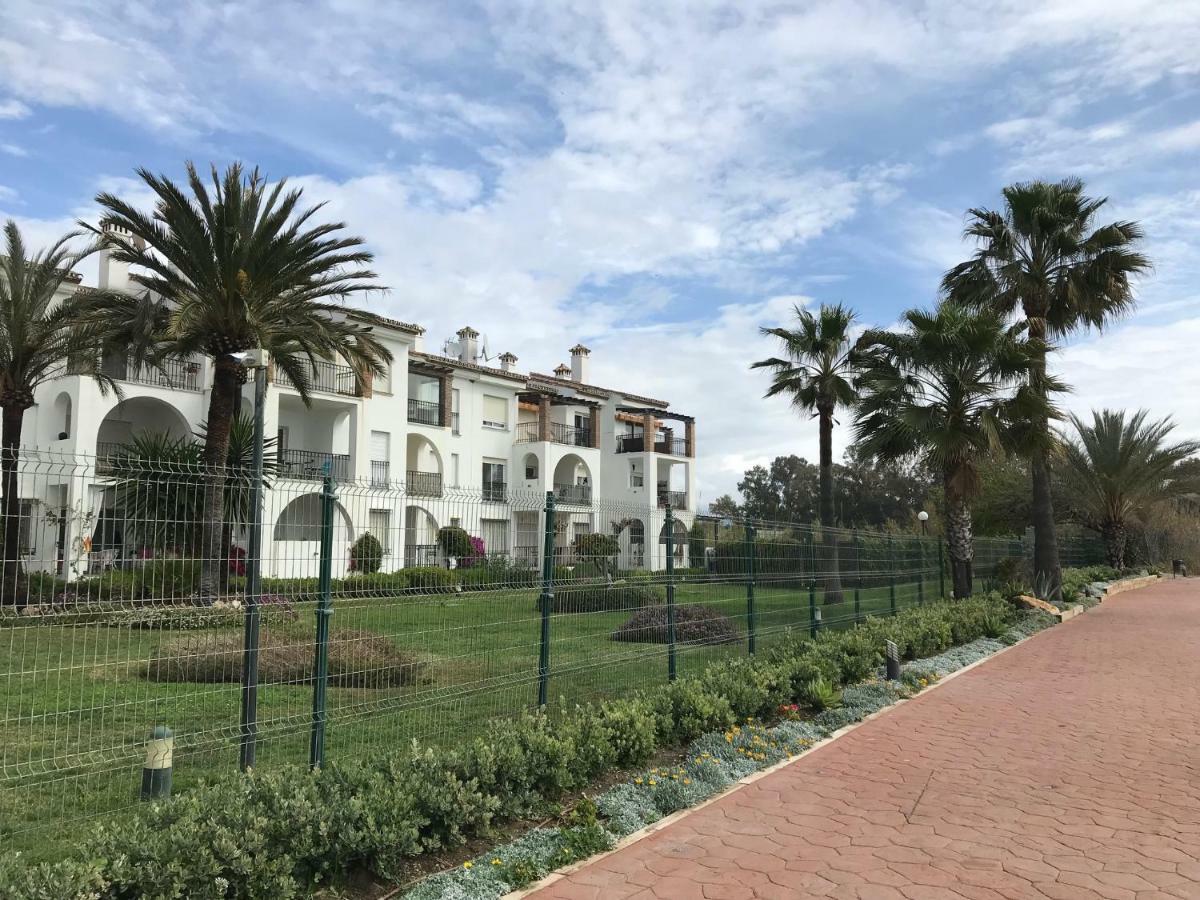 Marbella - Estepona Beach Frontline Apartment ภายนอก รูปภาพ